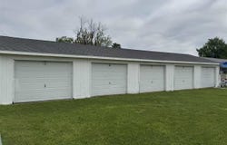 1213 Bowler St, Hiawatha, IA 52233