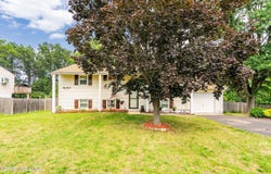 28 Salem Hill Road, Howell, NJ 07731