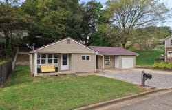 402 N G St, Lenoir City, TN 37771