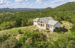 992 Bunk Road, Utopia, TX 78884