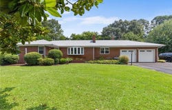 2016 Oak Leaf LN, Virginia Beach, VA 23455