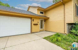 316 W Evergreen Dr, Brandon, SD 57005