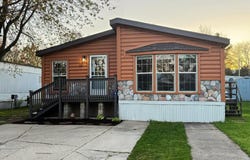 927 W Lake Drive, Fremont, MI 49412