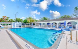 11200 102nd Ave, Seminole, FL 33778