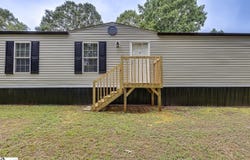 561 Waspnest Road, Wellford, SC 29835