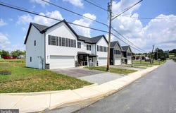 305 GRANDVIEW AVE, WAYNESBORO, PA 17268