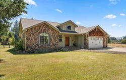 523 E Forks Circle, Cave Junction, OR 97523
