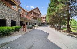 830 Golf View Blvd, Pigeon Forge, TN 37863