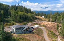 212 Maletti Hill Road, Port Angles, WA 98362