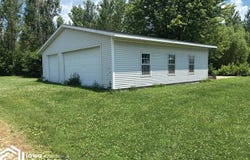 98 1st St., Lowden, IA 52255