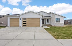 717 Pointer Circle, Center Point, IA 52213