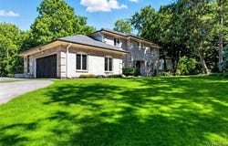 2 Gothic Ledge, Lockport Town, NY 14094