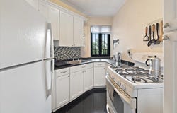 2200 E Tremont Avenue, Bronx, NY 10462