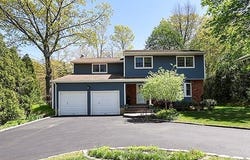 40 Winthrop Drive, Woodbury, NY 11797
