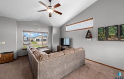 707 Brannon Dr, Harrisburg, SD 57032
