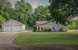 806 10th Street, Plainwell, MI 49080