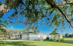 515 151st St, Luverne, MN 56156-4049