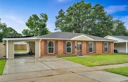 2920 SURFWOOD Drive, Gretna, LA 70056