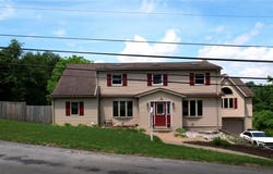 1378 Robbins Station Rd, Irwin, PA 15642
