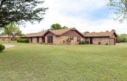 306 Curts Dr, Lawton, OK 73507