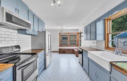 4577 N 101st St, Wauwatosa, WI 53225