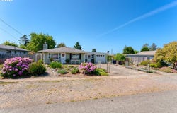 311 MAPLE ST, Brookings, OR 97415