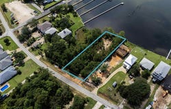 5275 Soundside Dr, Gulf Breeze, FL 32563