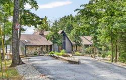 225 Amonett Ridge Rd, Byrdstown, TN 38549