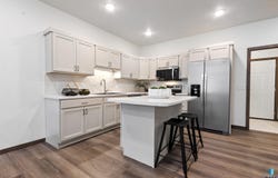 5714 E Marley Pl, Sioux Falls, SD 57108