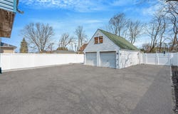 122 Broadway, Greenlawn, NY 11740