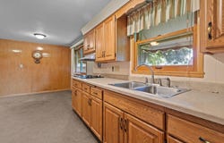 1227 MAPLE Street, NEENAH, WI 54956-4627