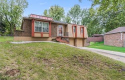 1008 NW Arlington Court, Blue Springs, MO 64015