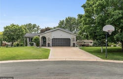 356 James Court, Mahtomedi, MN 55115