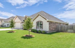 820 Secretariat Drive, Hewitt, TX 76643