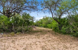 1402 Stephens Dr, George West, TX 78022