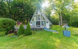 17 Oak Circle, Hadley, NY 12835