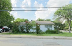 422 Smith Street, Grapevine, TX 76051