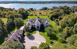 22 Old Neck Road S, Center Moriches, NY 11934