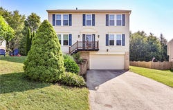 951 Castlegate Cir, Hempfield Twp, PA 15601