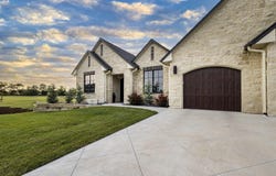 907 Veranda Cir, McPherson, KS 67460