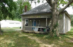 206 N 6th St. Avenue, Deepwater, MO 64740