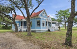 501 Mish Mash Mall Ln, Schulenburg, TX 78956