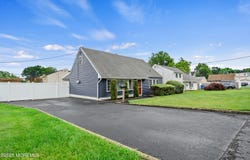 6 Linda Avenue, Colonia, NJ 07067