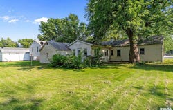 425 E CHESTNUT Street, Geneseo, IL 61254