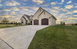 907 Veranda Cir, McPherson, KS 67460