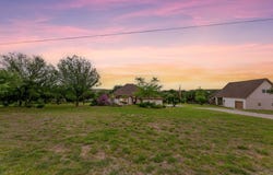 1011 Windmill RD, Dripping Springs, TX 78620