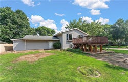 1709 Heron Lane N, Oakdale, MN 55128