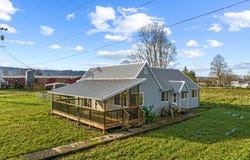 252 STATE ROUTE 409, Cathlamet, WA 98612