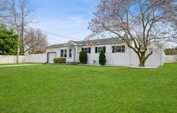 5 Crest Lane, Commack, NY 11725