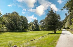 141 Gray Craig Road, Middletown, RI 02842